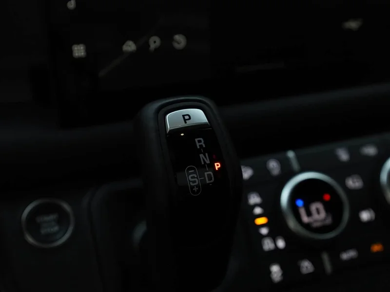 Land Rover Defender — фото 16