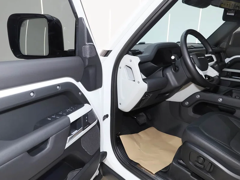 Land Rover Defender — фото 17