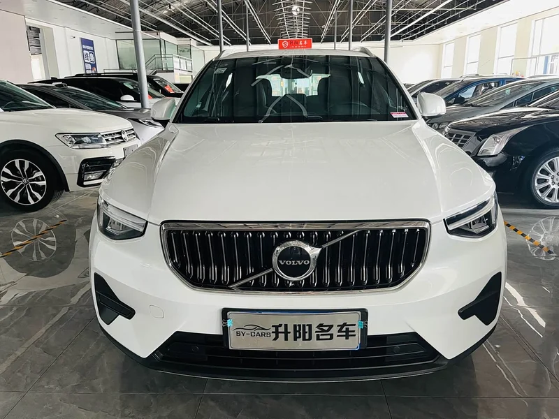 Volvo XC40 — фото 2