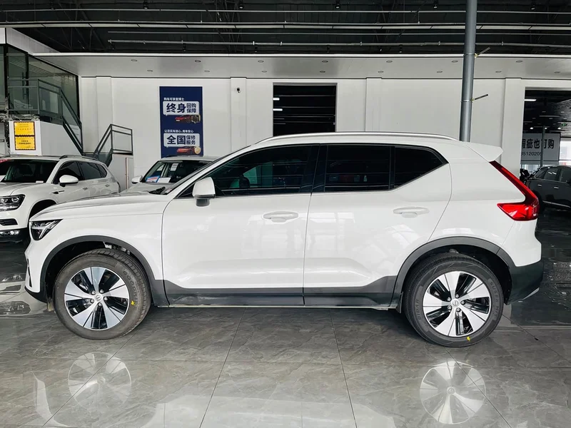 Volvo XC40 — фото 6