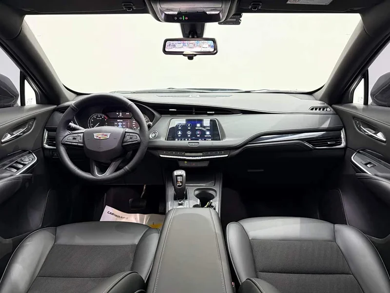 Cadillac XT4 — фото 13