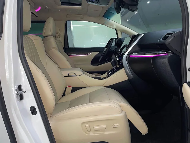 Toyota Alphard — фото 11