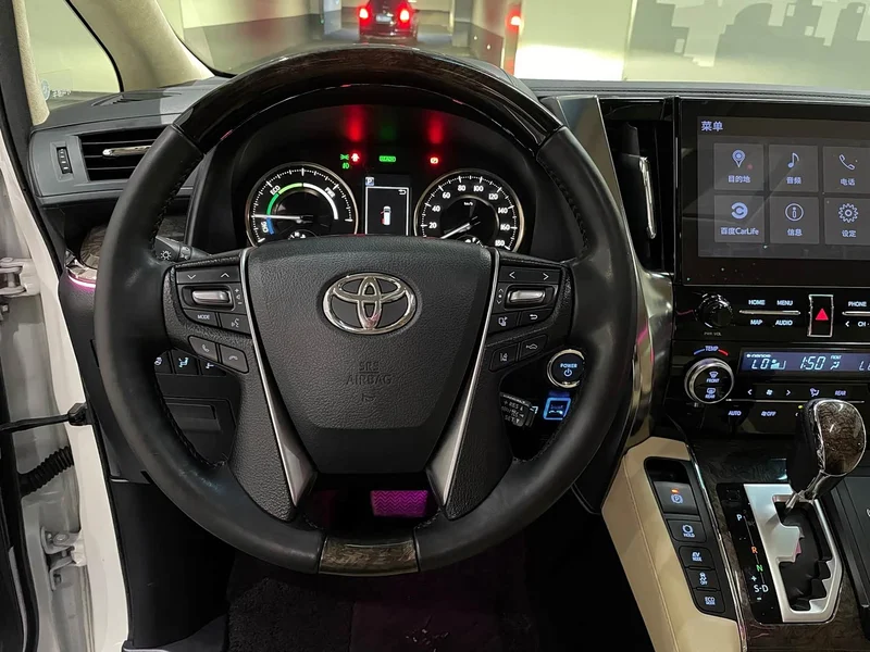 Toyota Alphard — фото 18