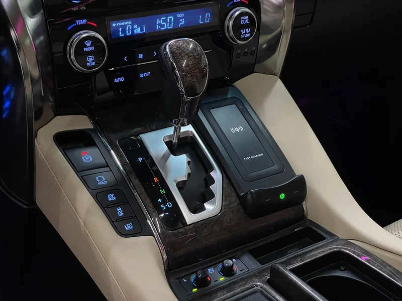 Toyota Alphard — фото 22