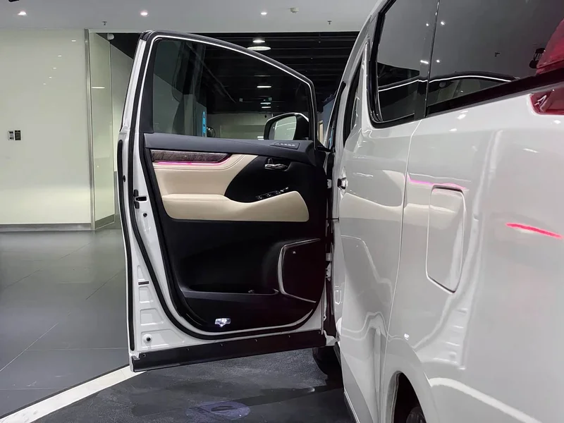 Toyota Alphard — фото 24