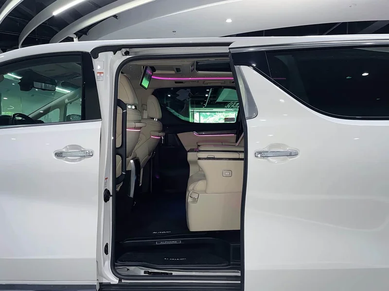 Toyota Alphard — фото 27
