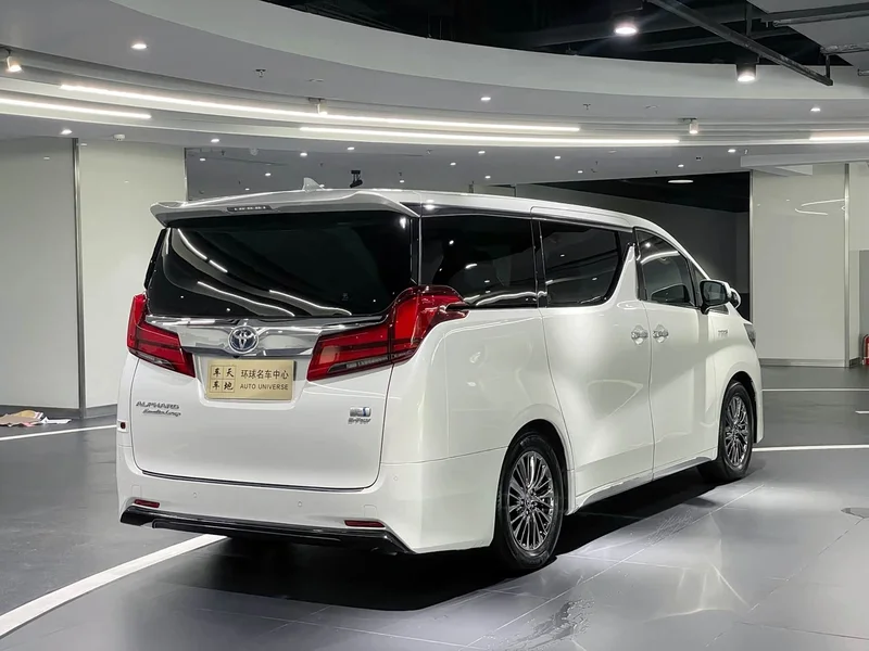 Toyota Alphard — фото 4