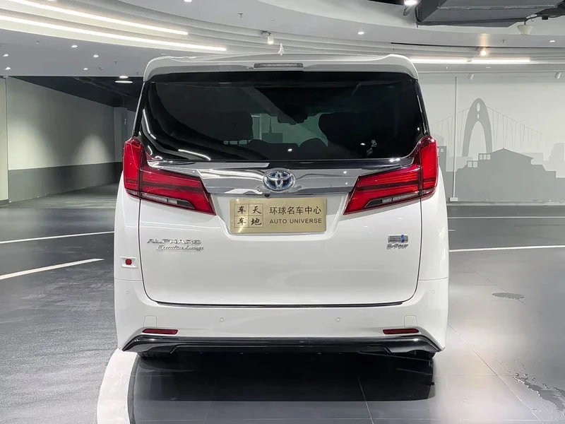 Toyota Alphard — фото 5