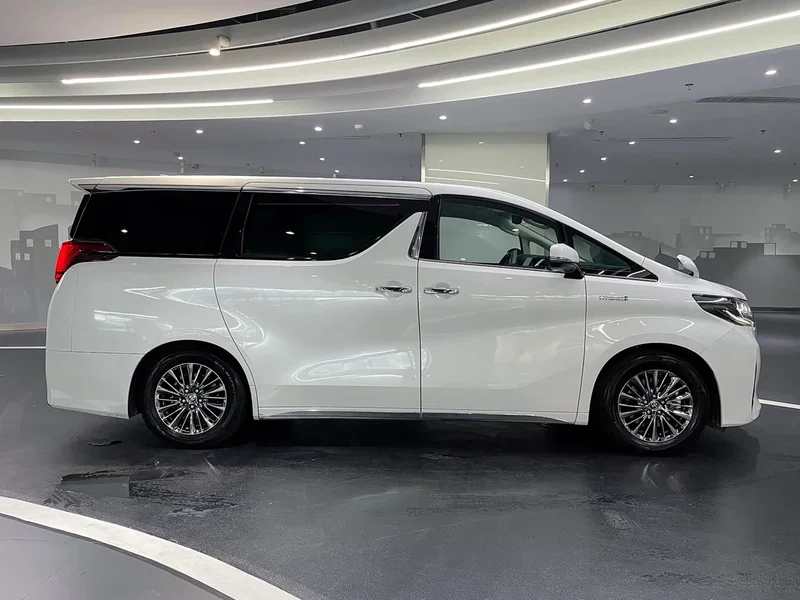 Toyota Alphard — фото 7