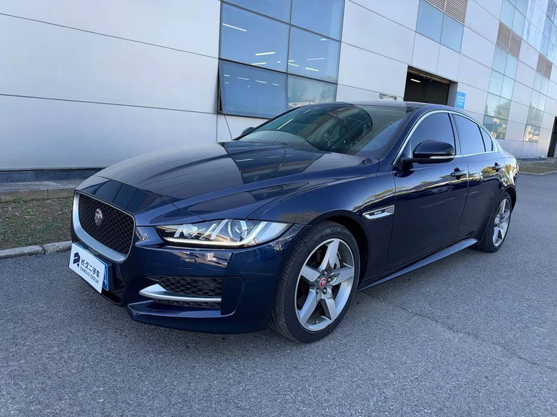 Jaguar XE — фото 1