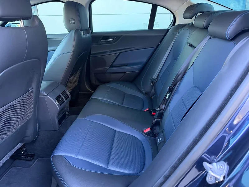 Jaguar XE — фото 12