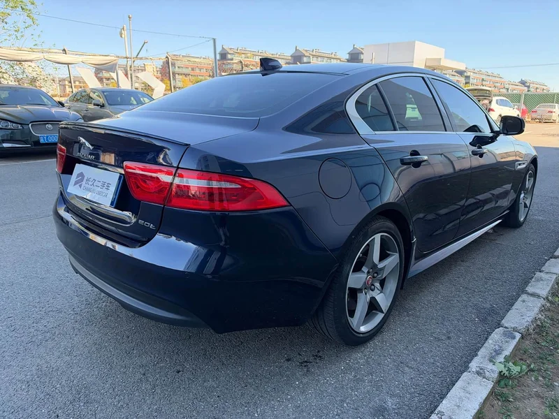 Jaguar XE — фото 5