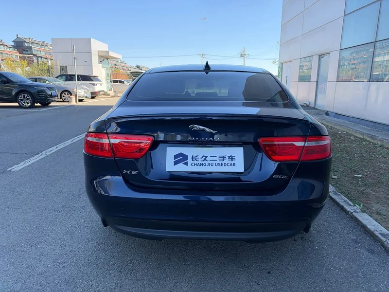 Jaguar XE — фото 6