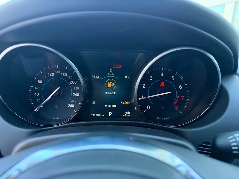 Jaguar XE — фото 8