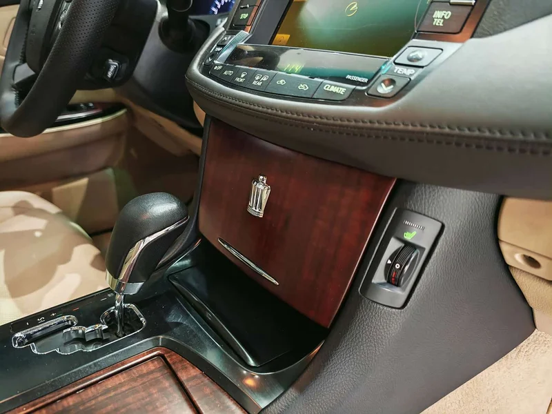 Toyota Crown — фото 12