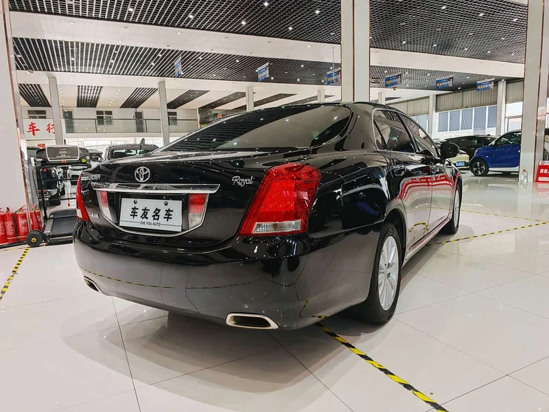 Toyota Crown — фото 15