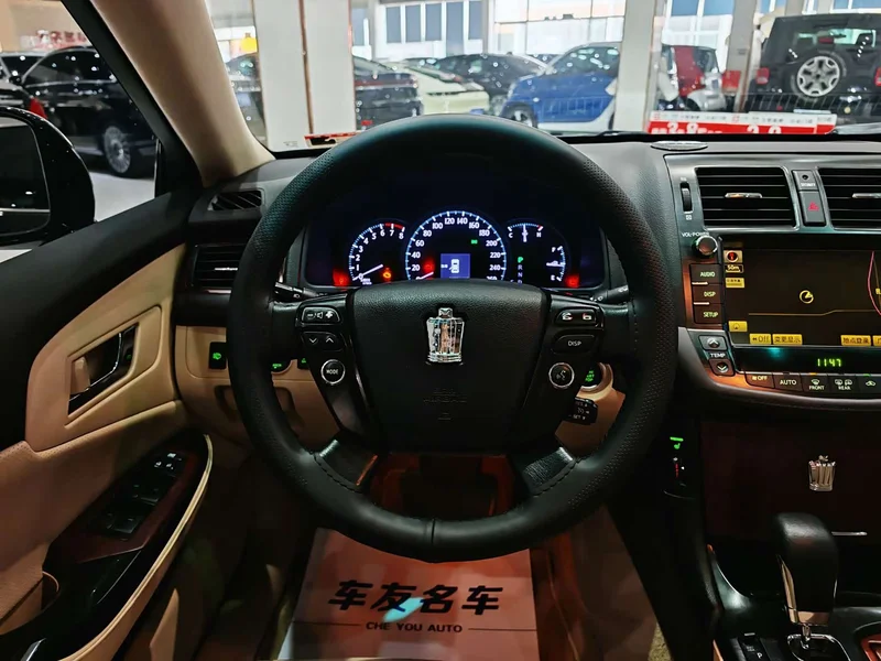 Toyota Crown — фото 10