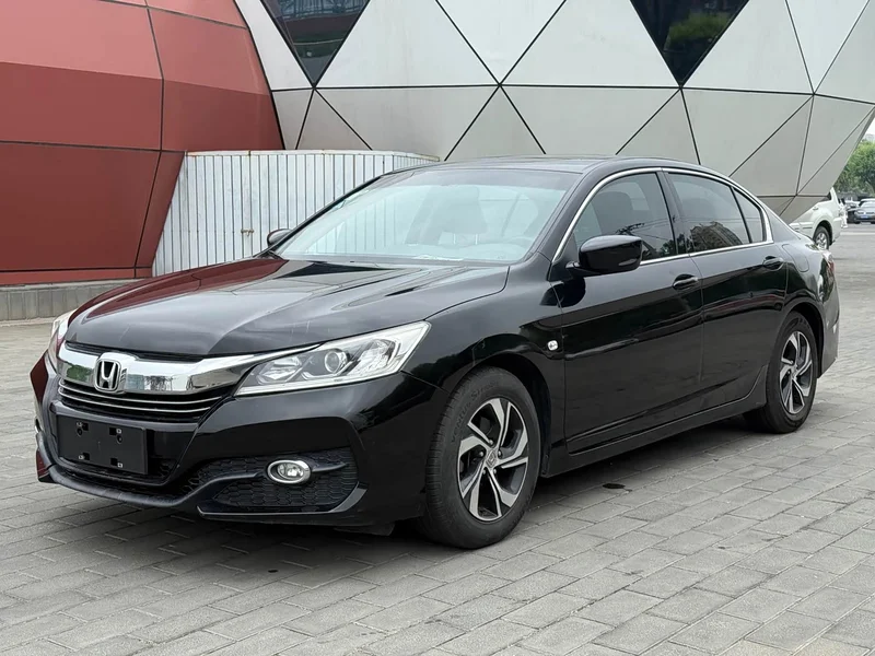 Honda Accord — фото 1
