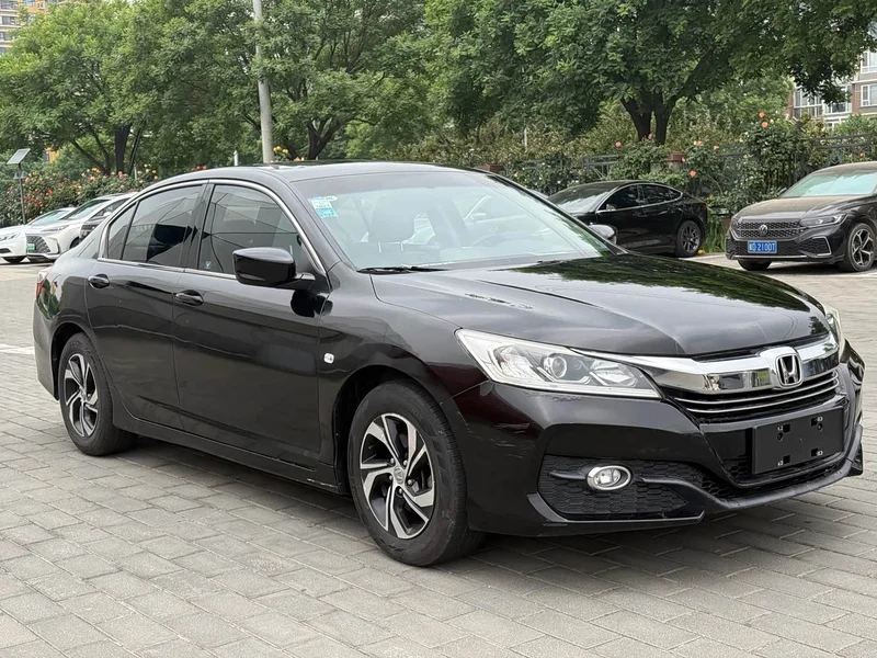 Honda Accord — фото 3