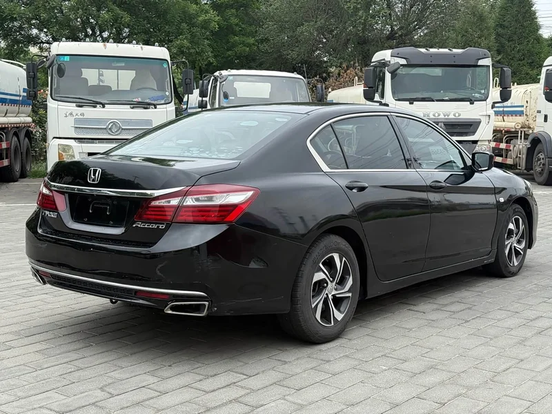 Honda Accord — фото 4