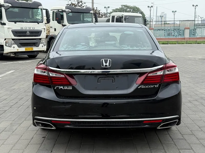 Honda Accord — фото 5