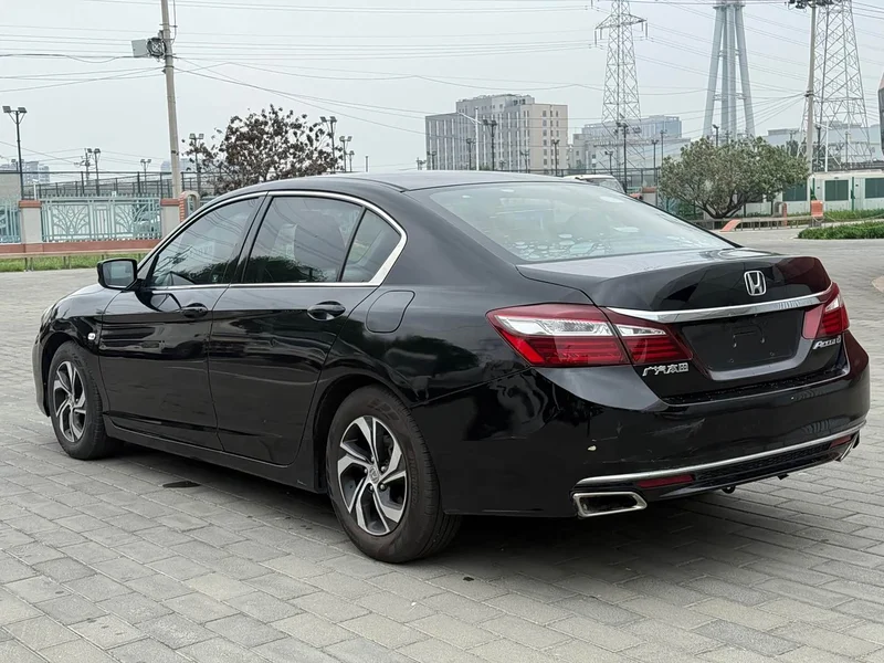 Honda Accord — фото 6