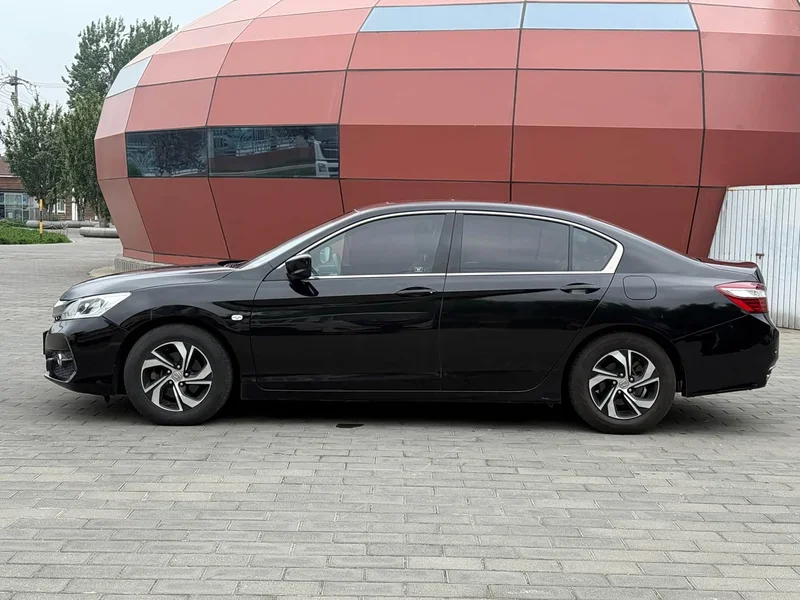 Honda Accord — фото 7