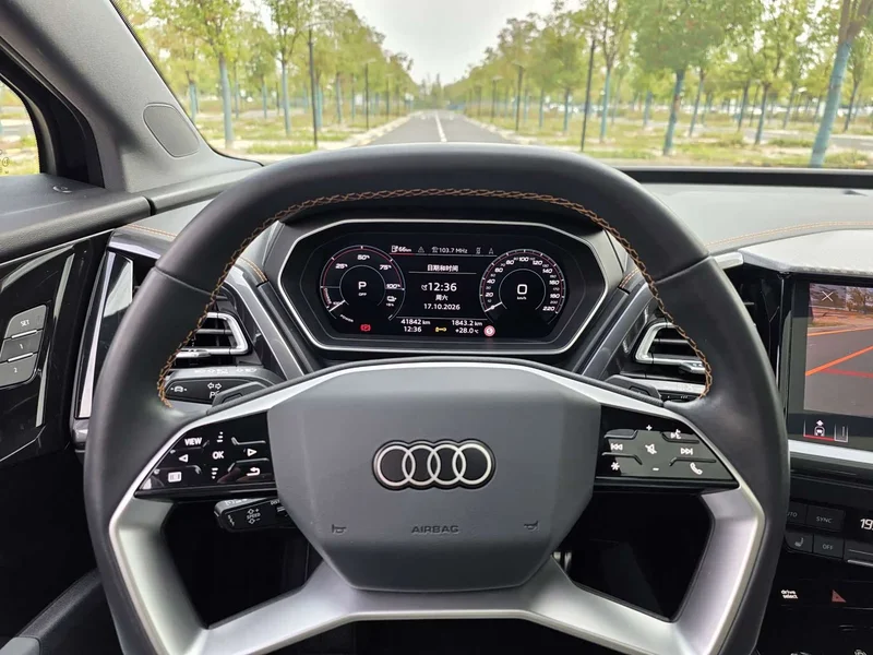 Audi Q4 e-tron — фото 14