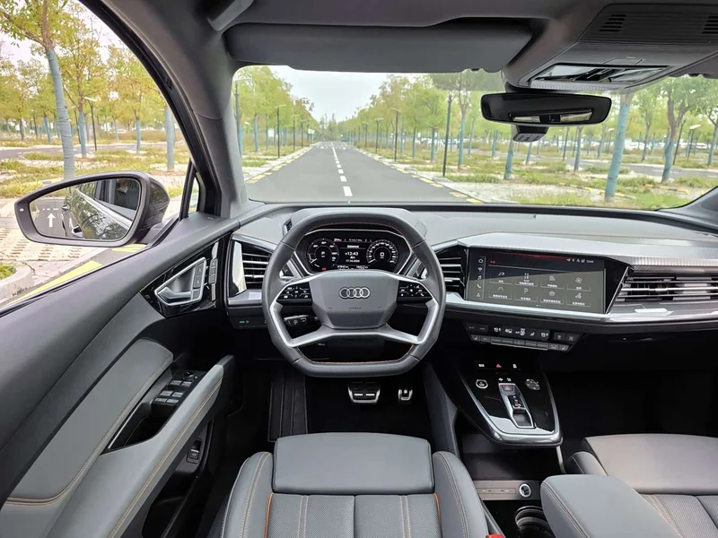 Audi Q4 e-tron — фото 15