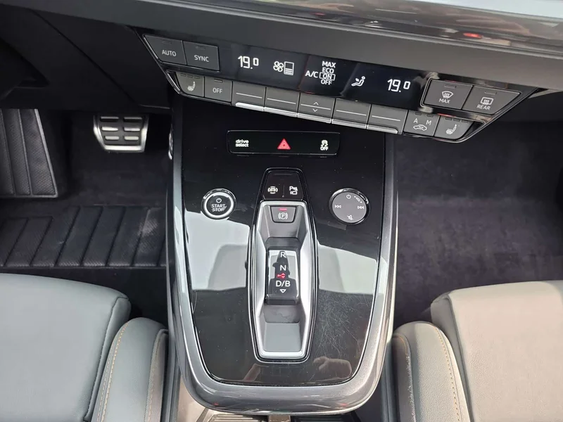 Audi Q4 e-tron — фото 17