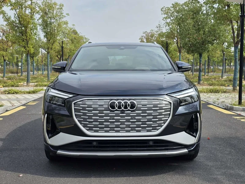 Audi Q4 e-tron — фото 2