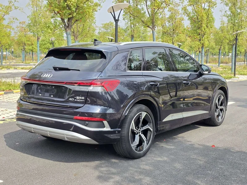 Audi Q4 e-tron — фото 4