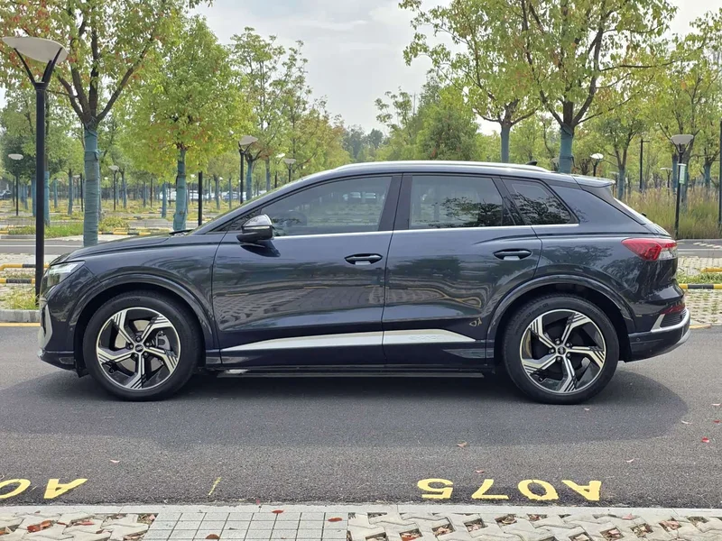 Audi Q4 e-tron — фото 7