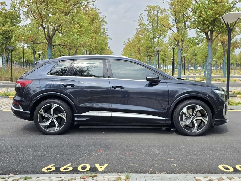 Audi Q4 e-tron — фото 8