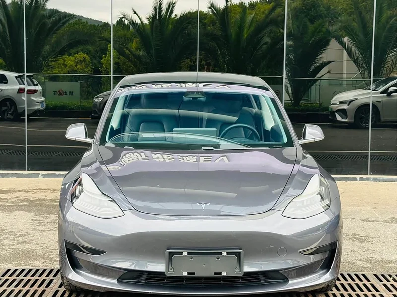 Tesla Model 3 — фото 2