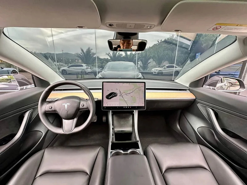 Tesla Model 3 — фото 6