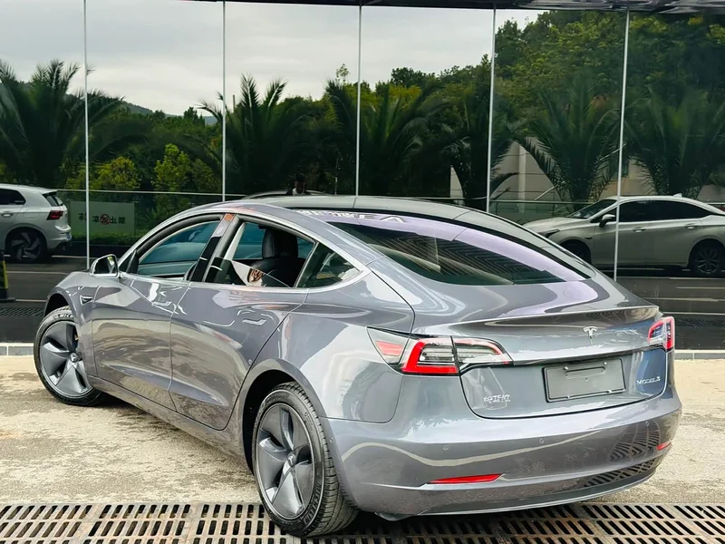 Tesla Model 3 — фото 7