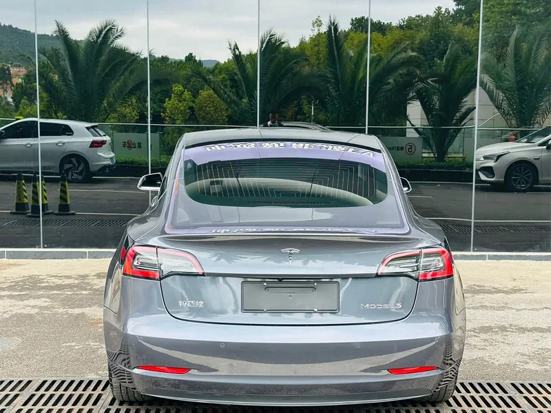 Tesla Model 3 — фото 8