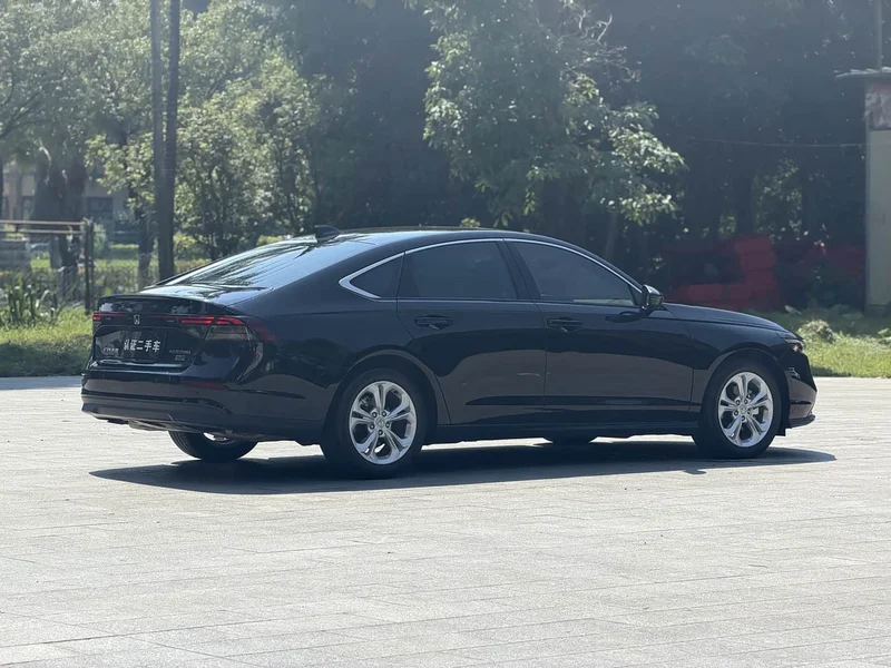 Honda Accord — фото 8