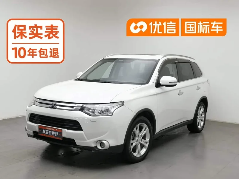 Mitsubishi Outlander — фото 1