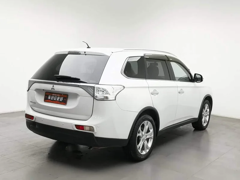 Mitsubishi Outlander — фото 2
