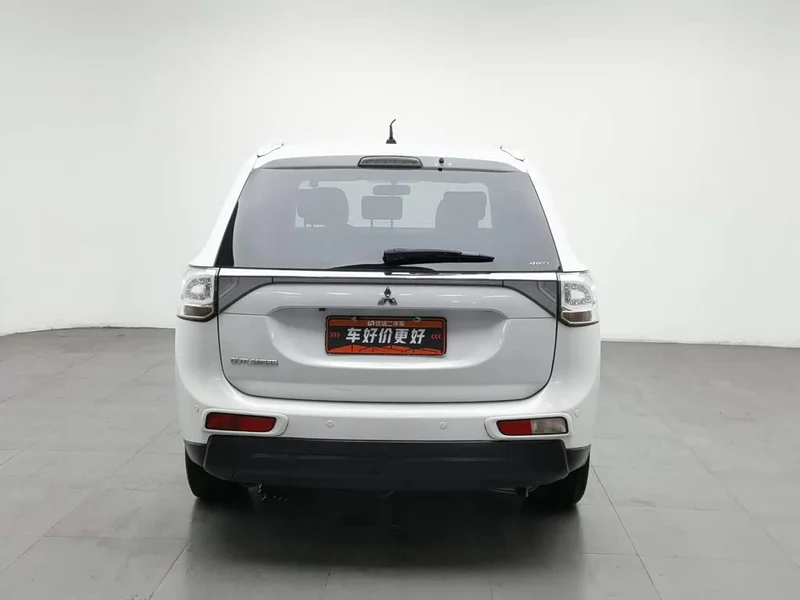 Mitsubishi Outlander — фото 4
