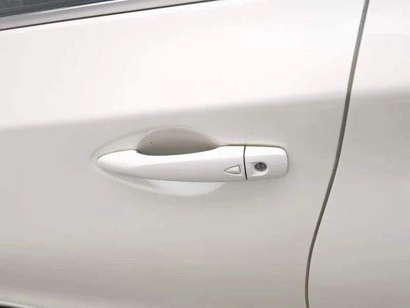 Nissan Tiida — фото 18