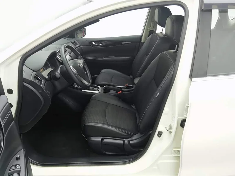 Nissan Tiida — фото 10