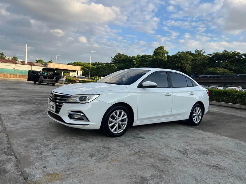 Roewe i5 — фото 1