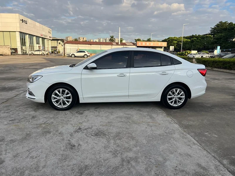 Roewe i5 — фото 16