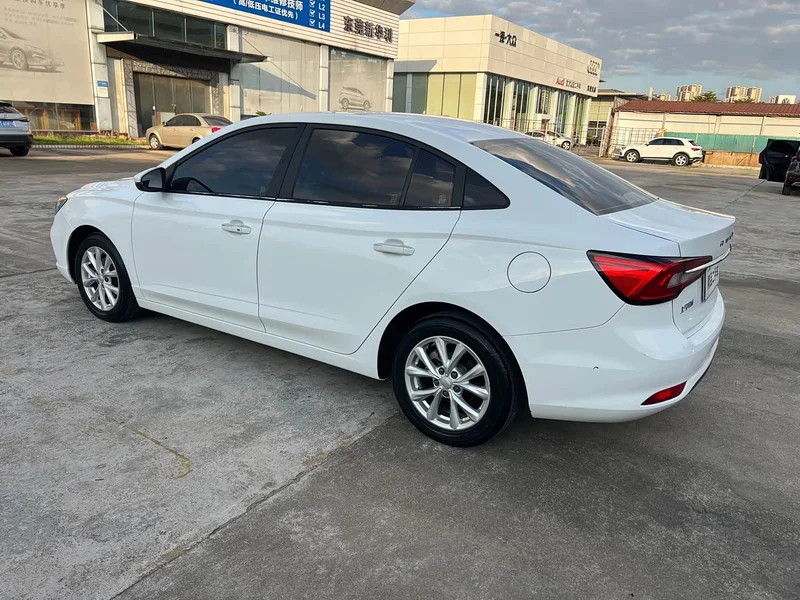 Roewe i5 — фото 6