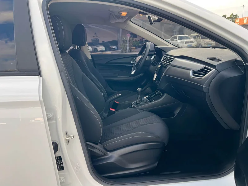 Roewe i5 — фото 9
