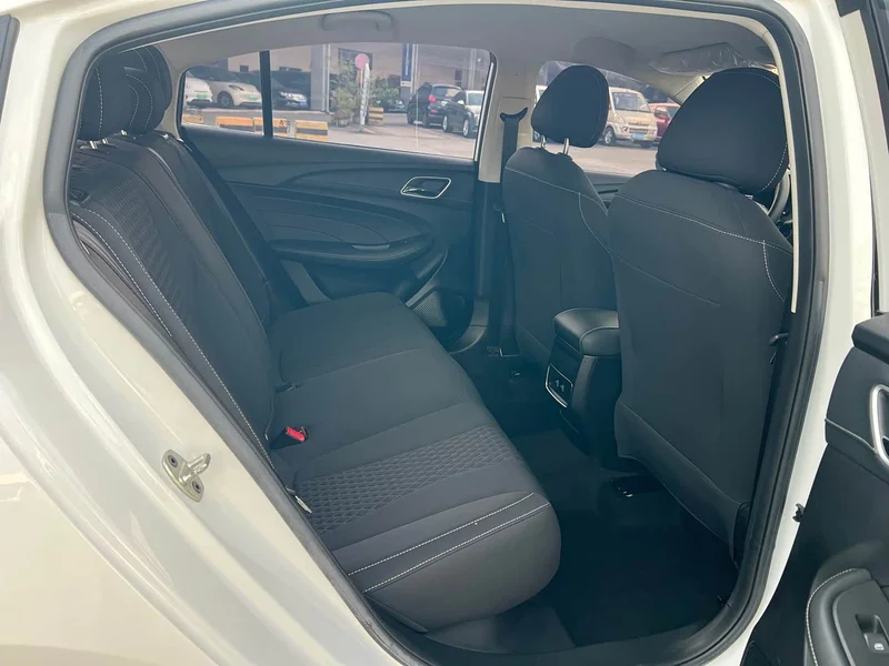 Roewe i5 — фото 10