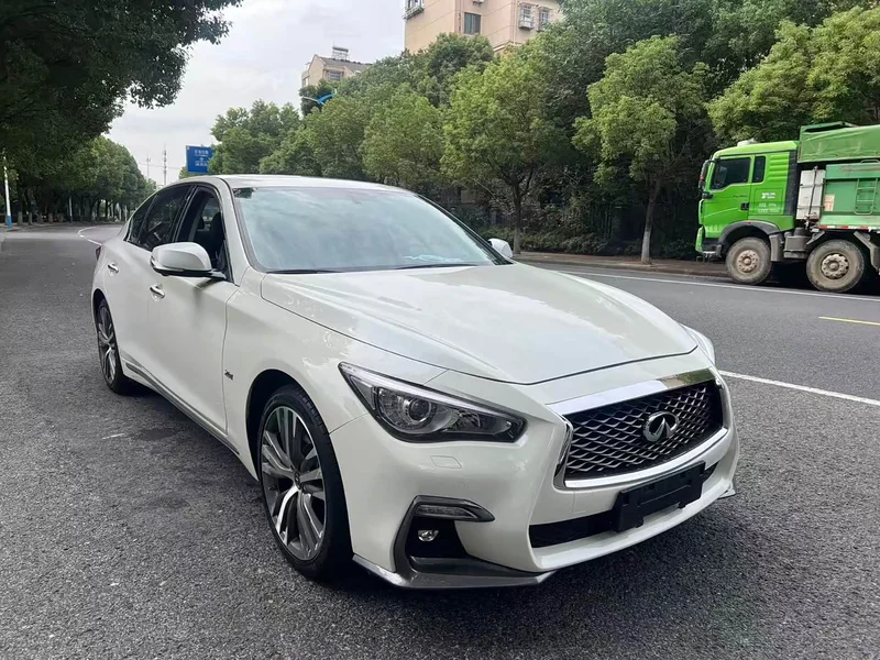 Infiniti Q50L — фото 1